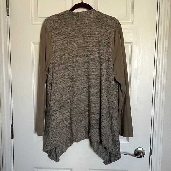 LOGO by Lori Goldstein Heathered Sharkbite Hem Cardigan - Picture 2 of 7